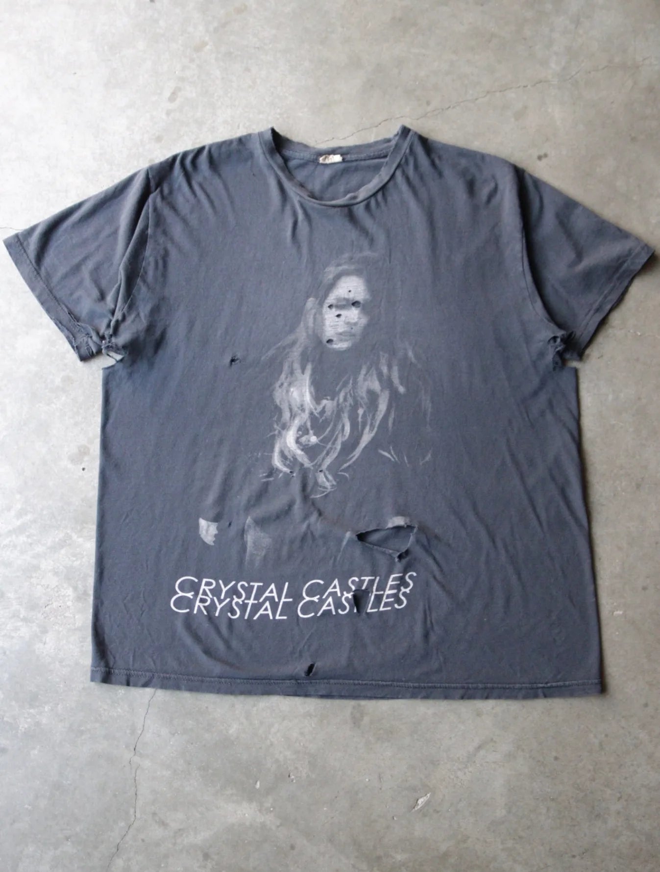 2000S CRYSTAL CASTLES FADED DISTRESSED BAND TEE