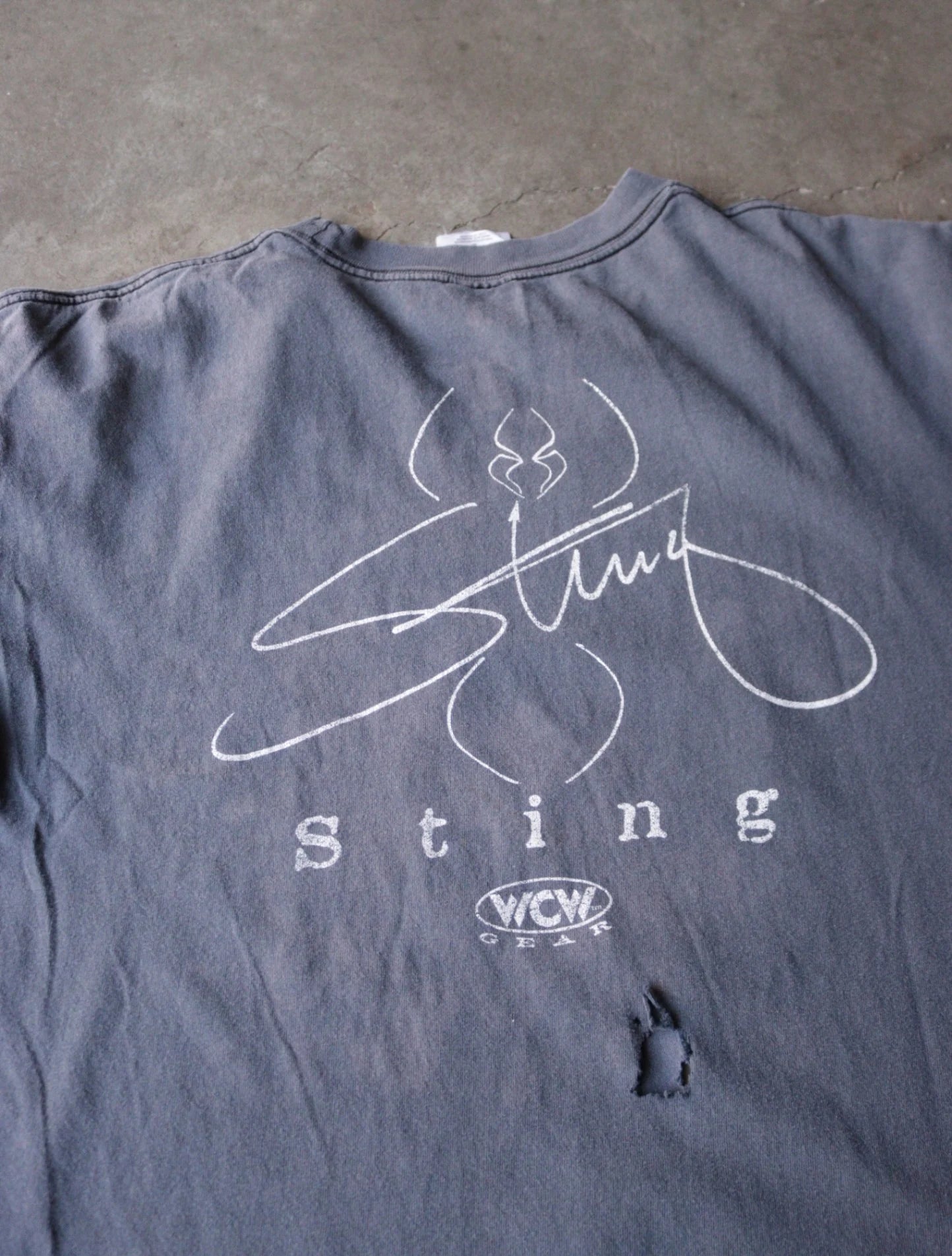 1990S FADED DISTRESSED STING BAND TEE