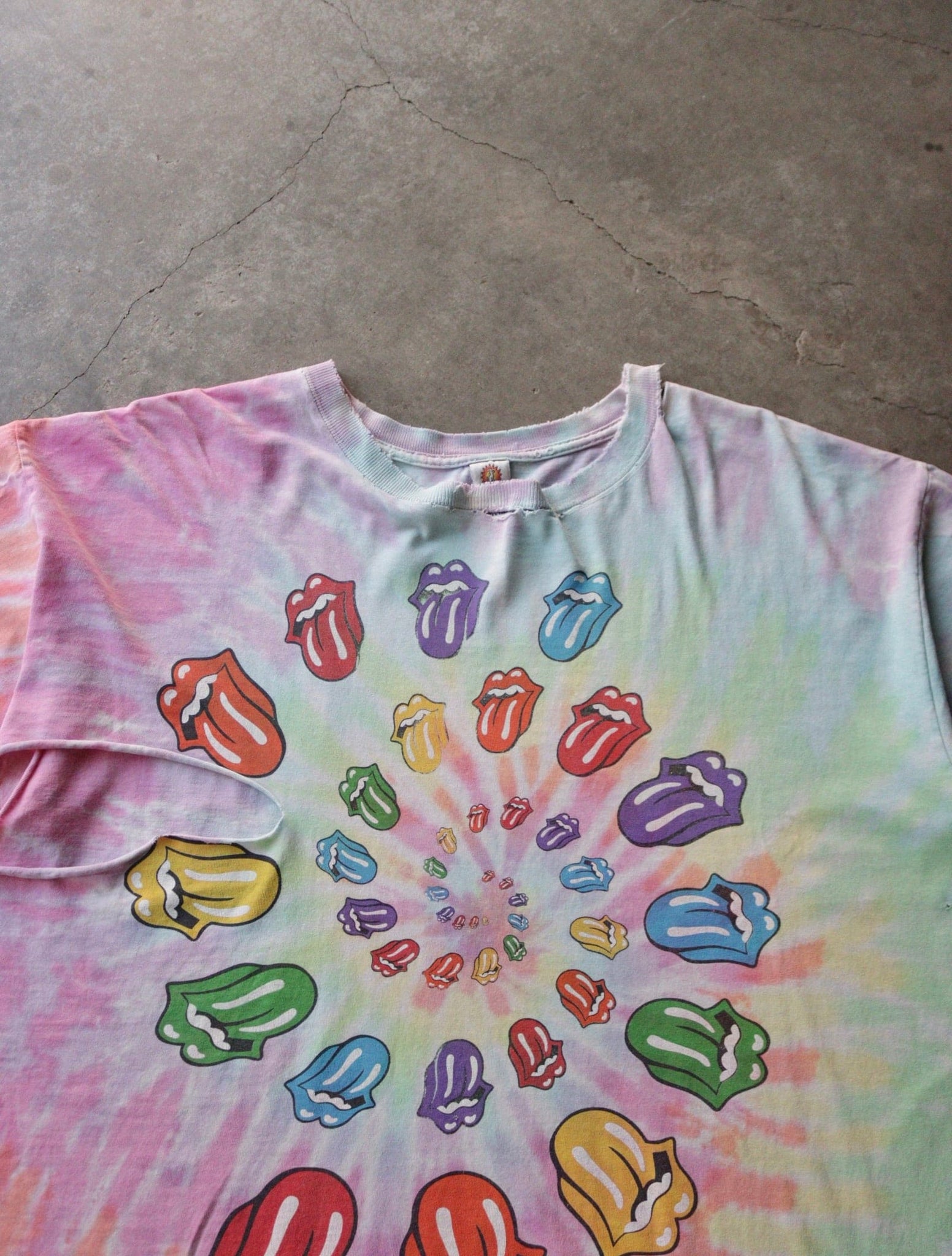 2000S DISTRESSED ROLLING STONES TIE DYE BAND TEE