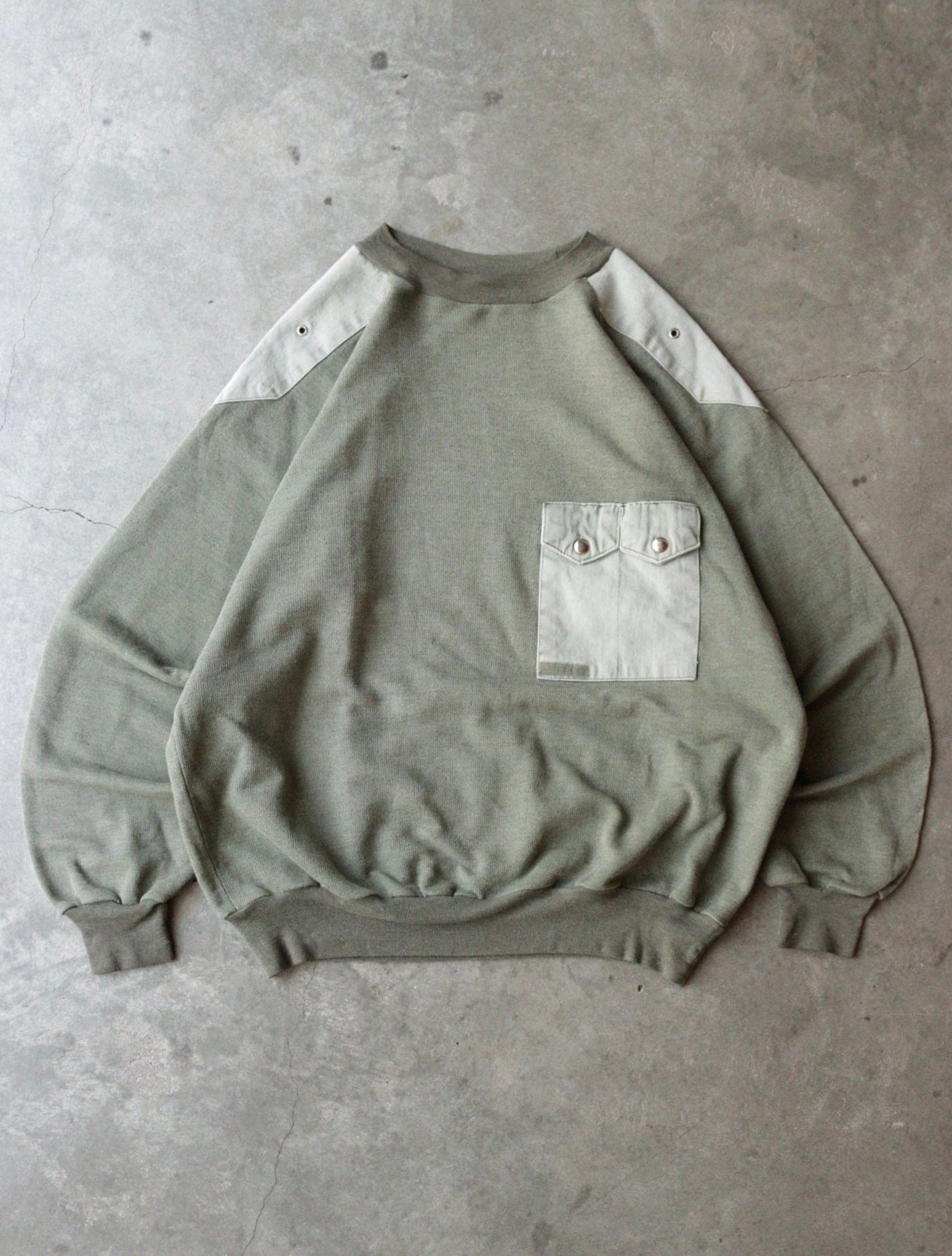 1970S GERMAN MILITARY CARGO RAGLAN SWEATSHIRT