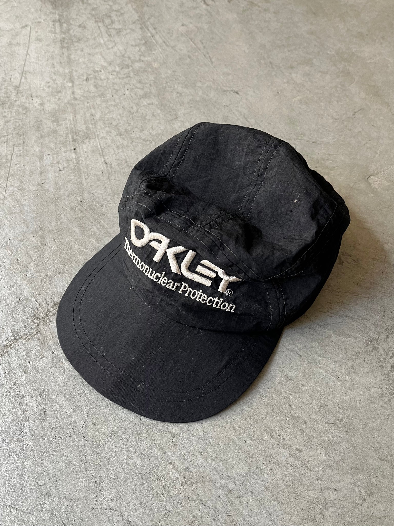 1990S OAKLEY THERMONUCLEAR PROTECTION HAT