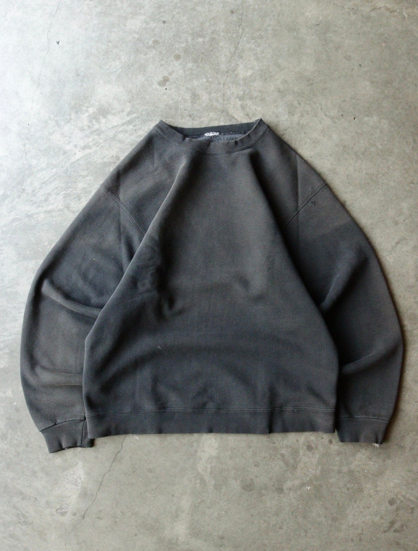 1990S SUN FADED BLACK SWEATSHIRT