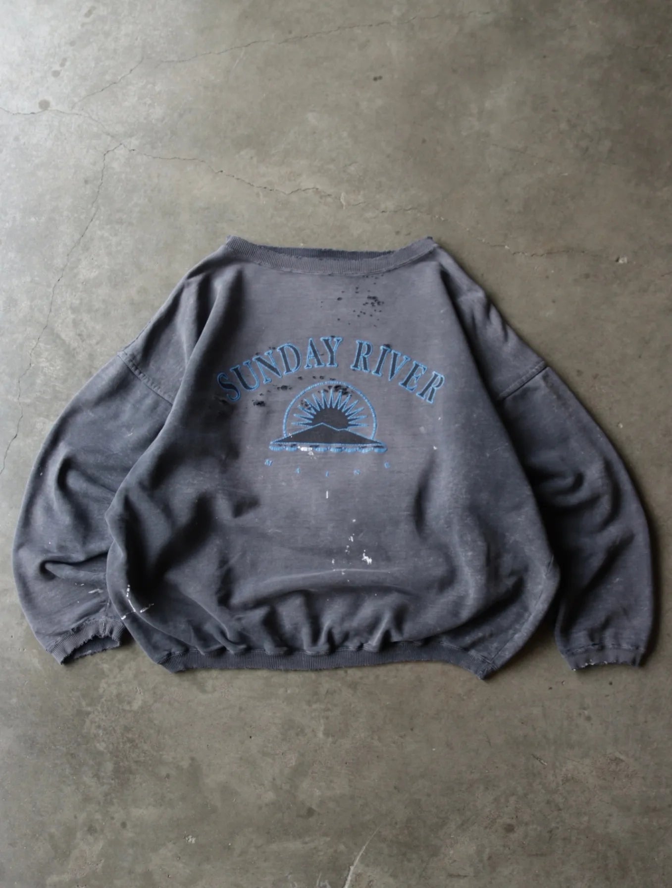 1990S FADED DISTRESSED RIVER SWEATSHIRT