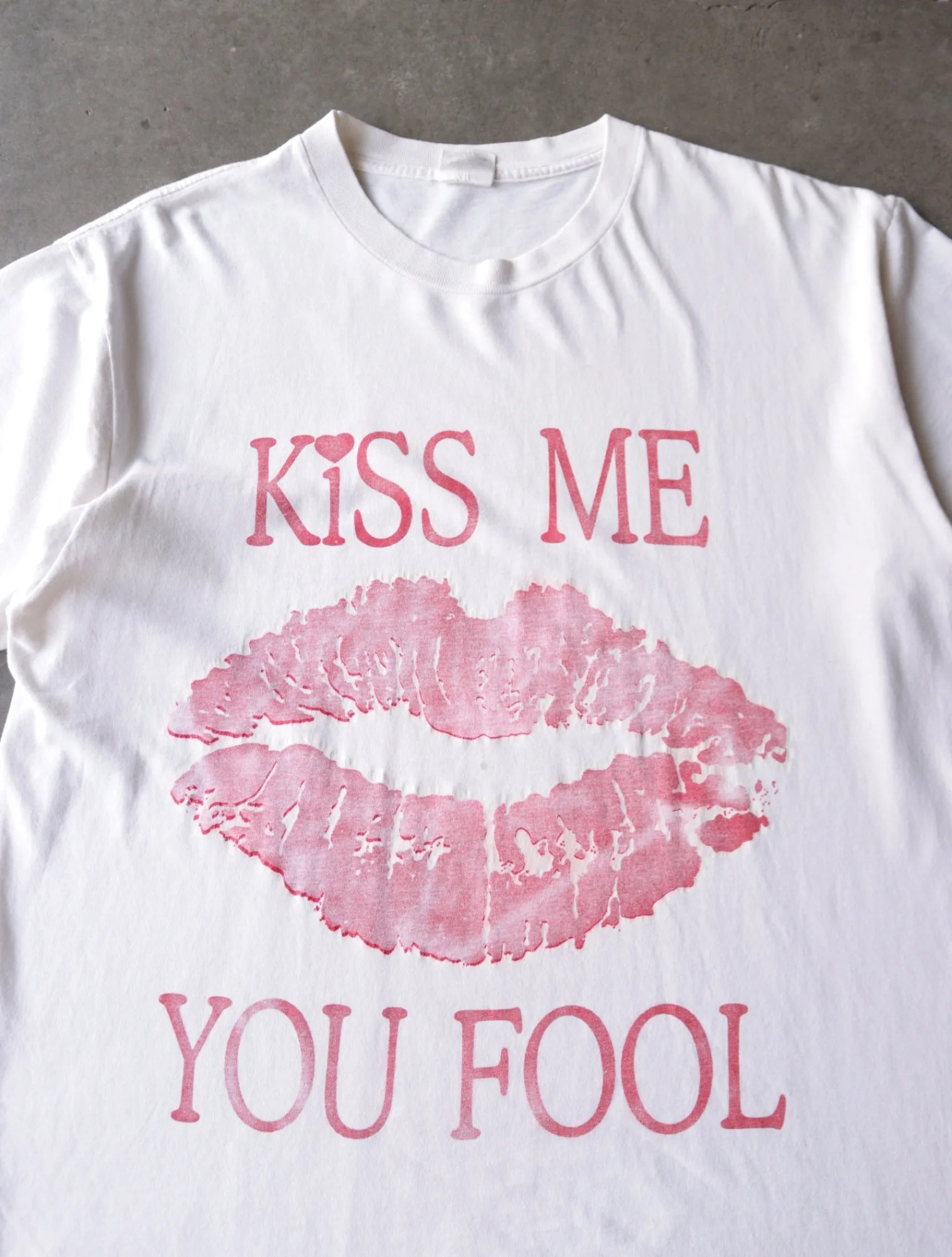 1990S KISS ME TEE