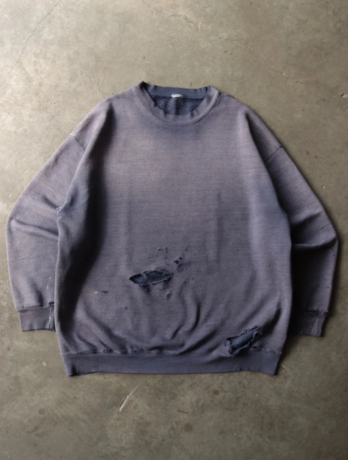 1990S SUN FADED THRASHED SWEATSHIRT