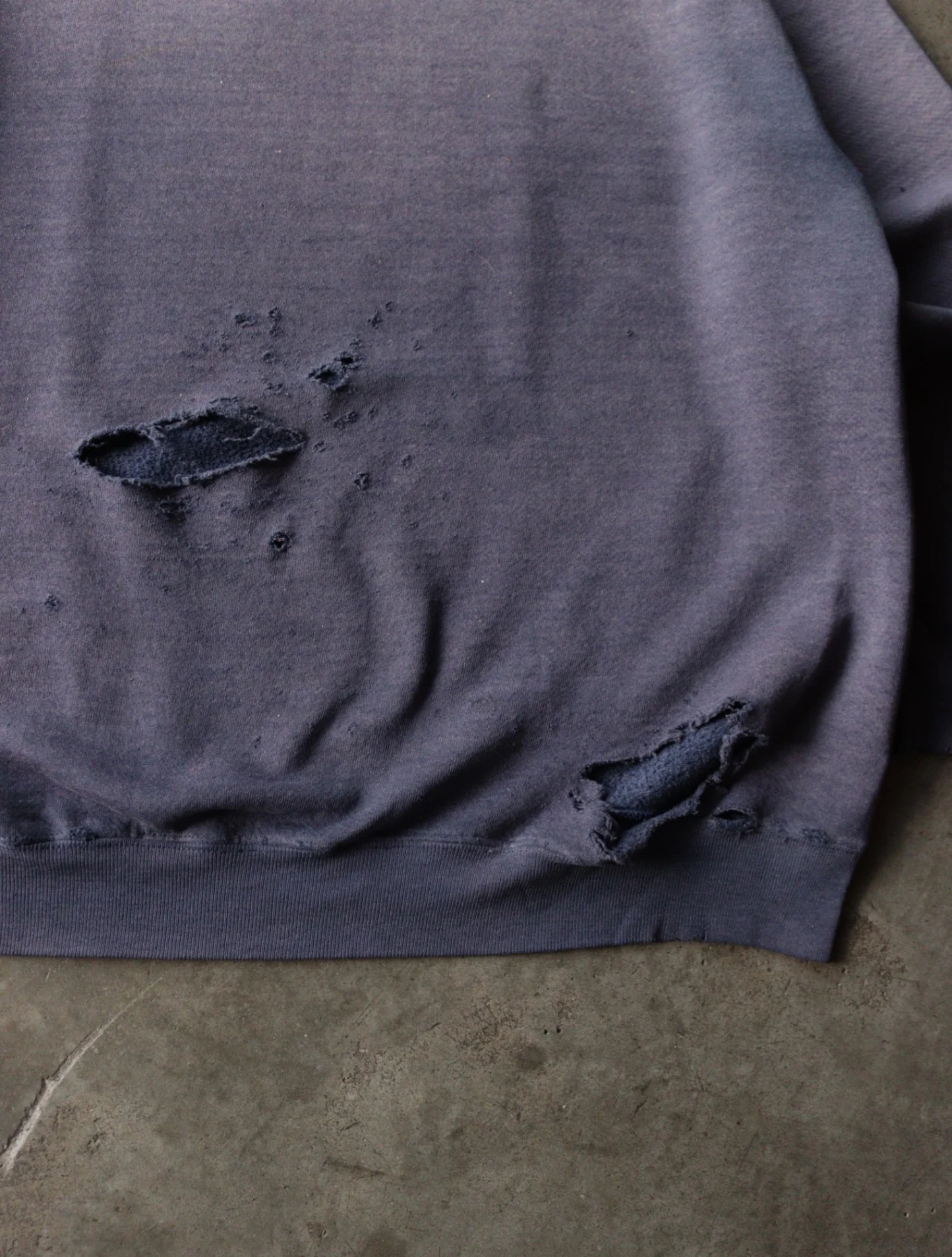 1990S SUN FADED THRASHED SWEATSHIRT