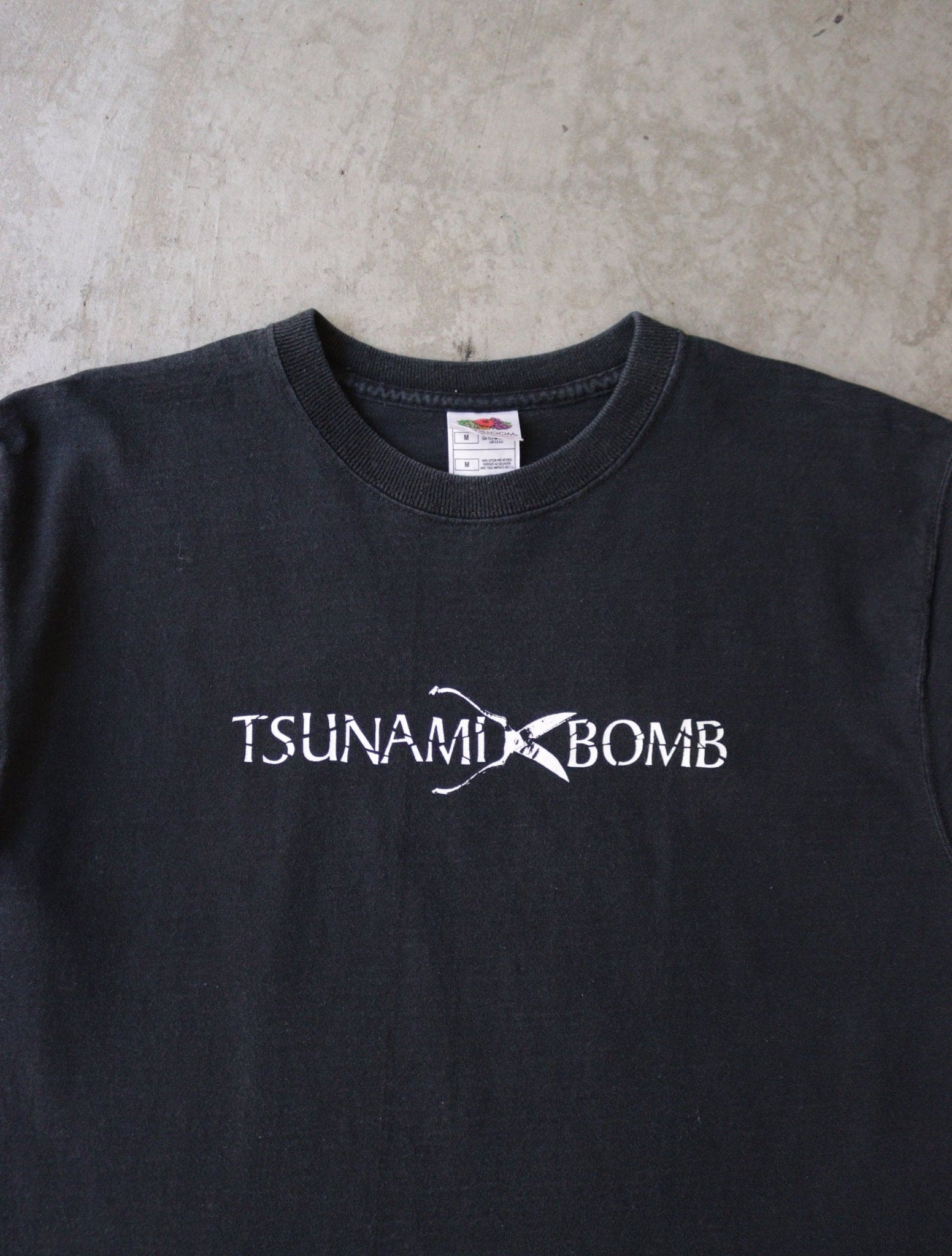 2000S TSUNAMI BOMB SCISSOR TEE