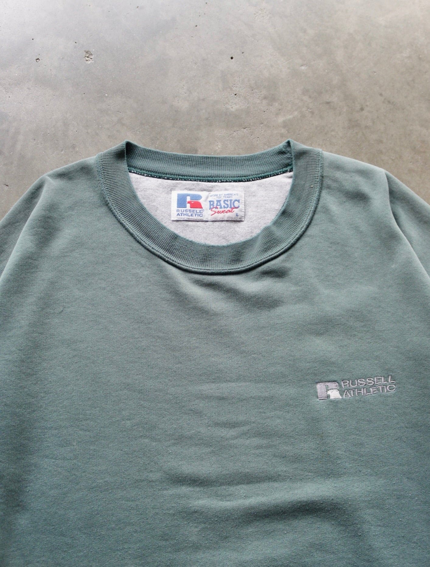 1990S RUSSELL FADED SAGE GREEN SWEATSHIRT