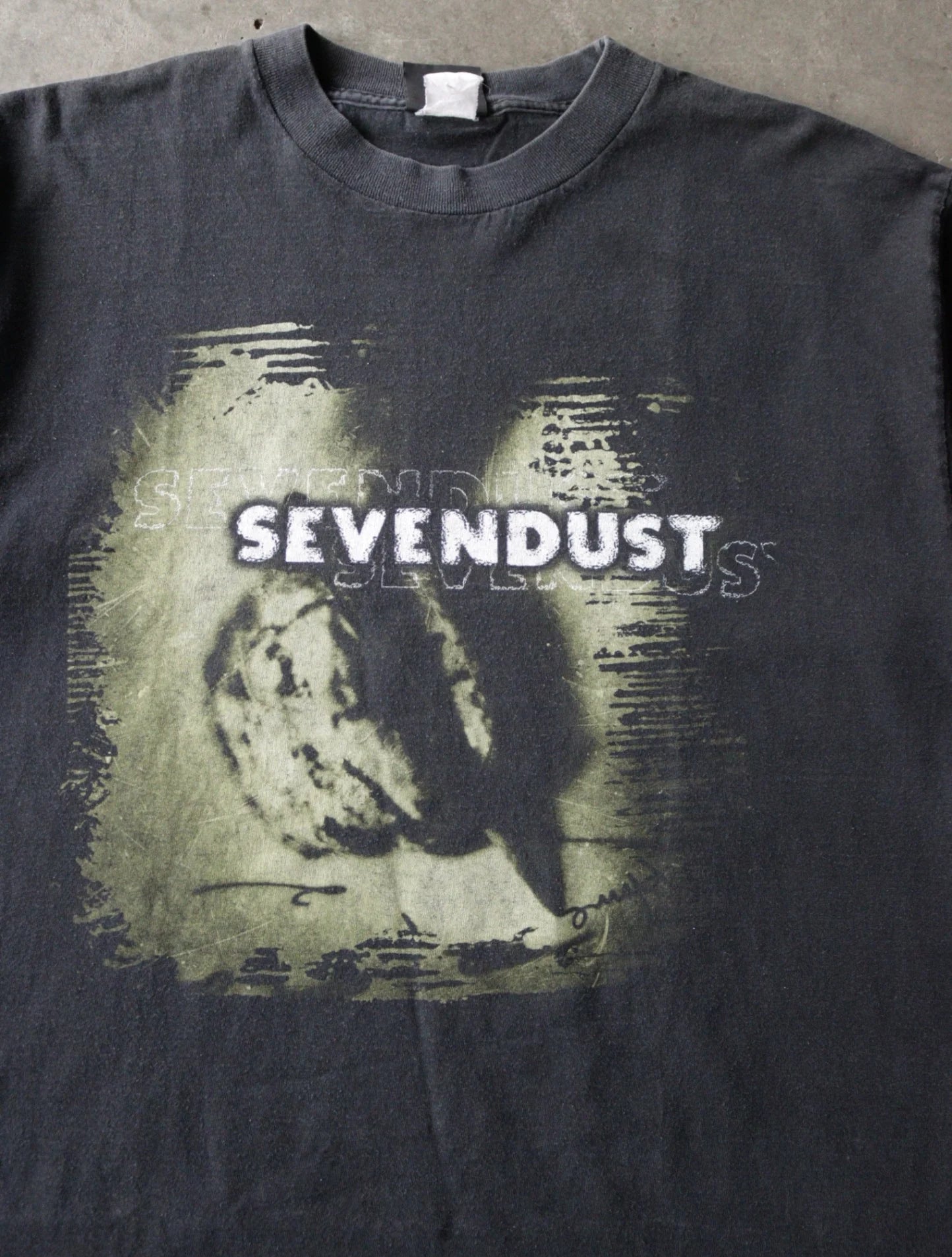 2000S SEVENDUST BAND TEE