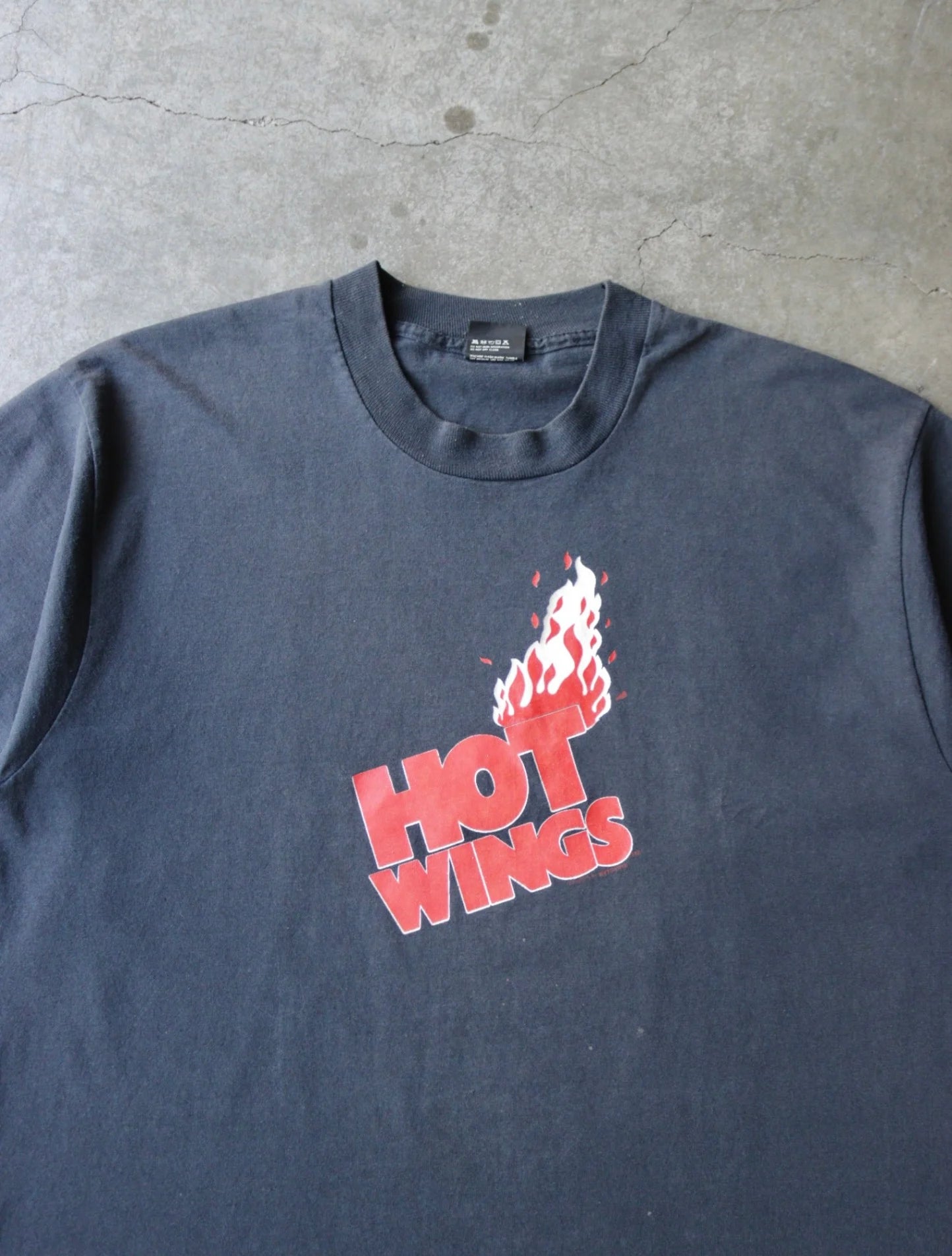 1990S HOT WINGS TEE