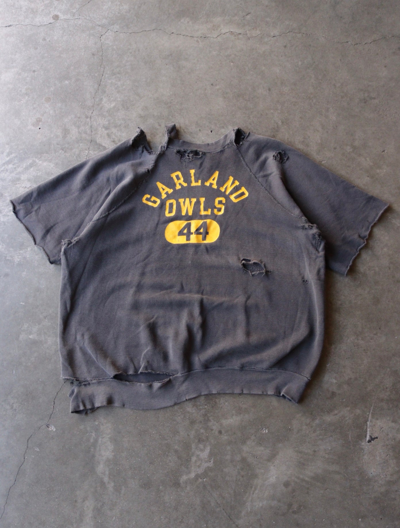 1970S THRASHED GARLAND OWLS RAGLAN FADED SWEATSHIRT – TWO FOLD 1970S THRASHED GARLAND OWLS RAGLAN FADED SWEATSHIRT – TWO FOLD