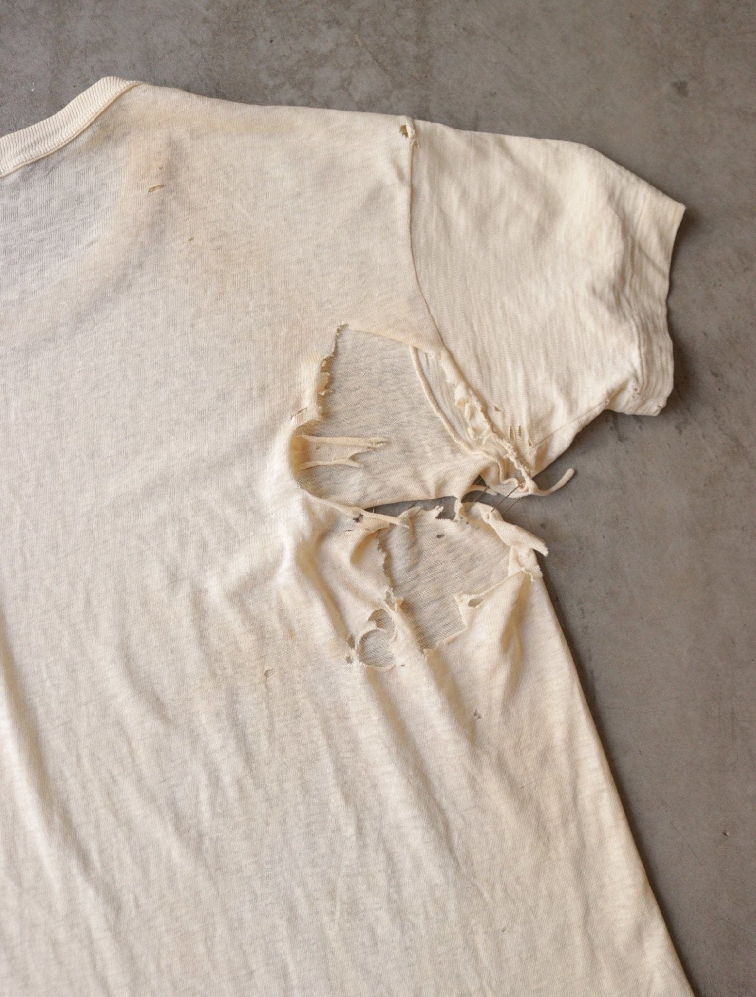 1940S THRASHED DIRTY SHEER BLANK POCKET TEE - TWO FOLD