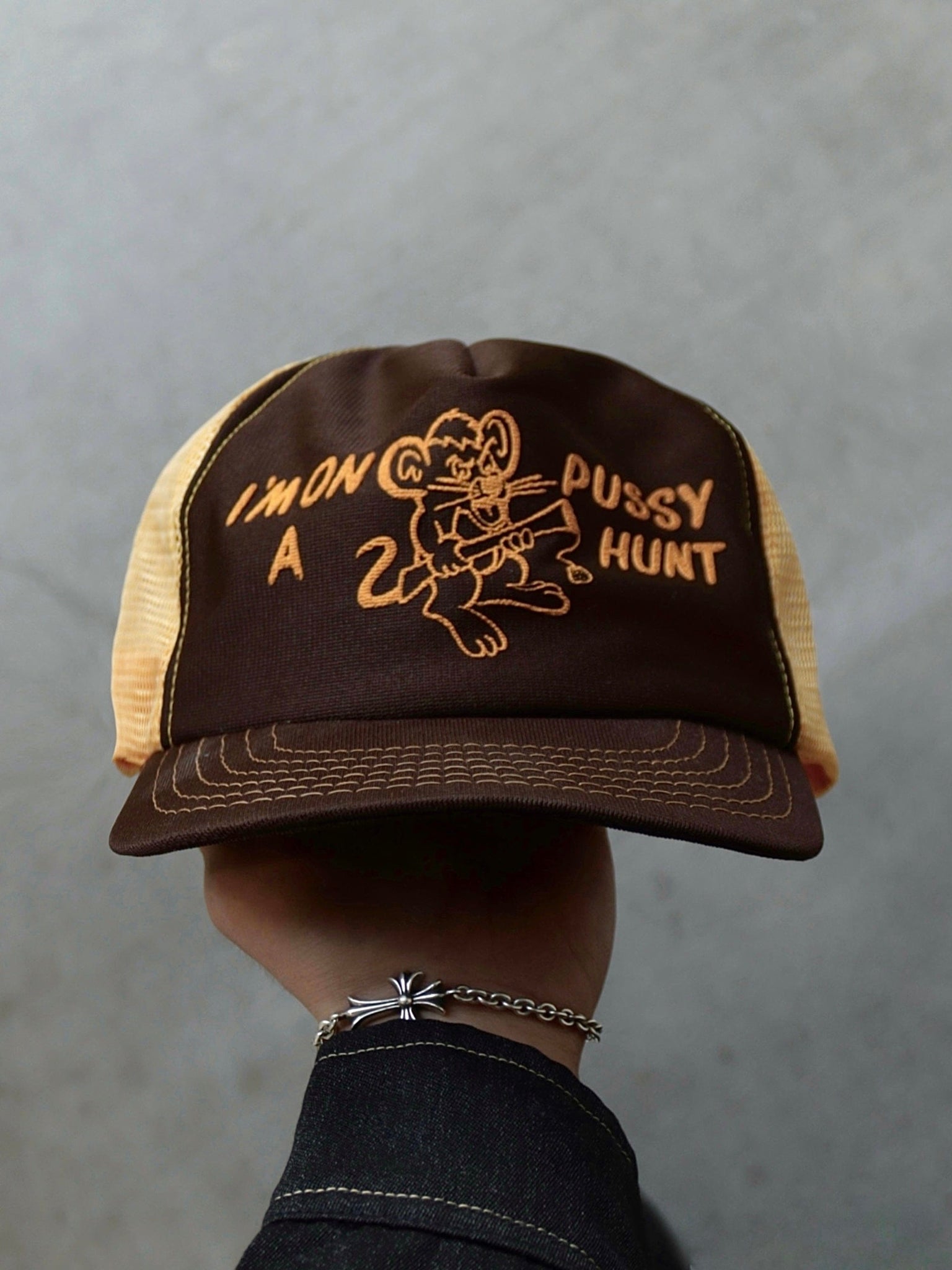 1990S PUS*Y HUNT FLOCK PRINT TRUCKER HAT