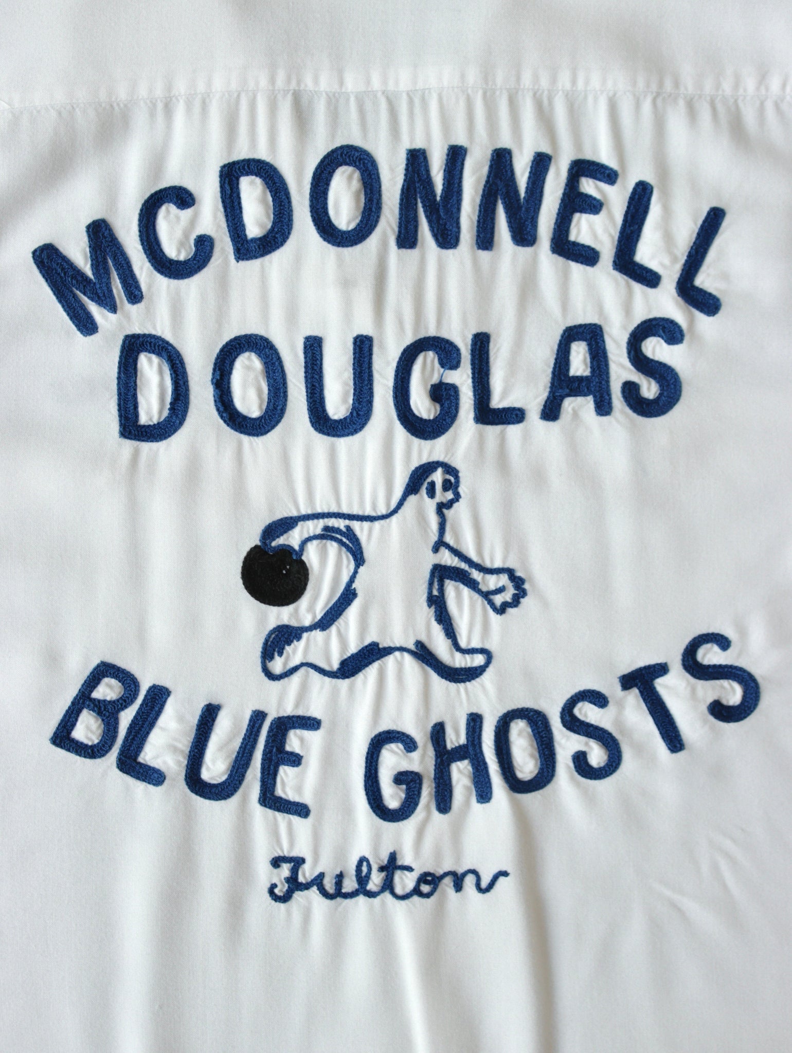 1960S 'BLUE GHOSTS' RAYON CHAINSTITCH BOWLING SHIRT - M