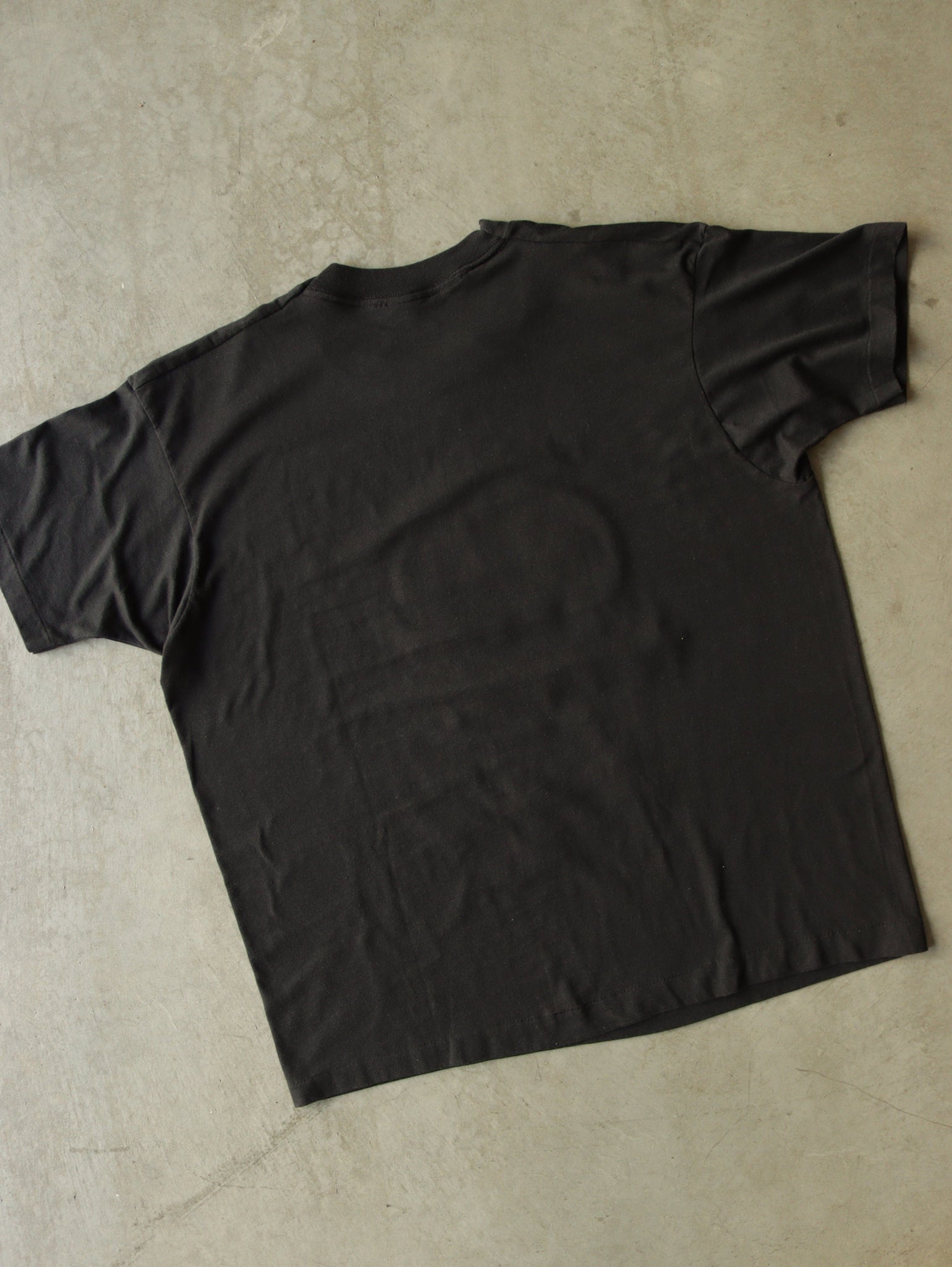 1980年代のジェーンズアディクション「何もショッキングではない」Tシャツ